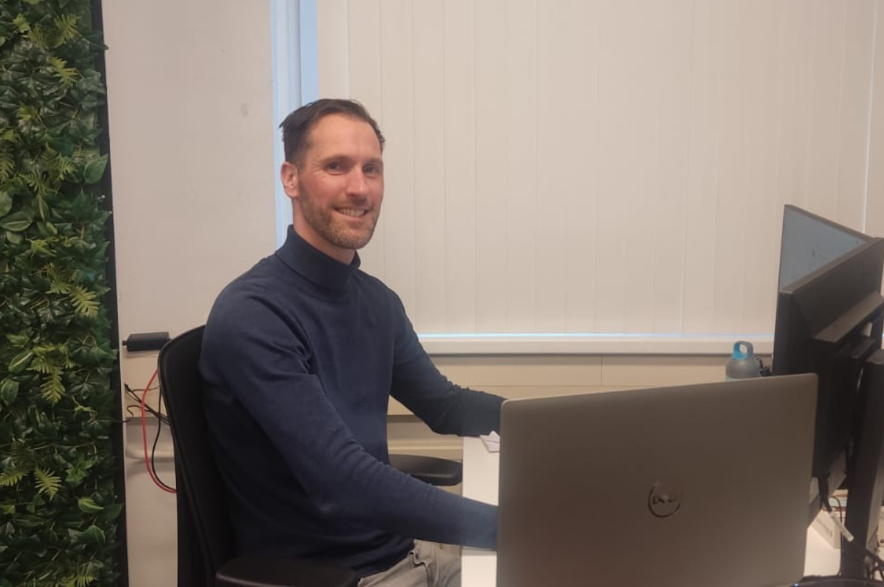 Leon werkt bij Veiligheidsregio Zeeland als facilitair medewerker