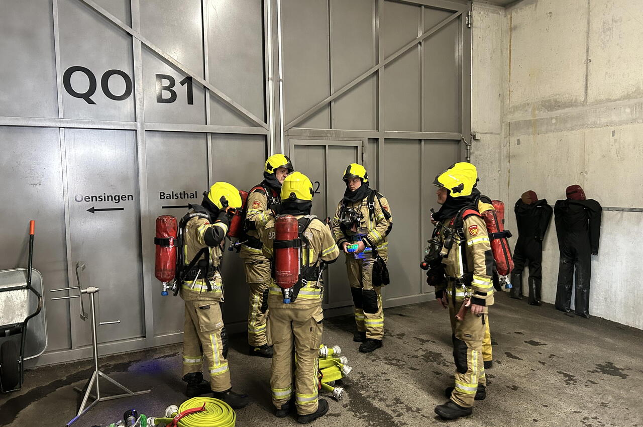 Brandweer Zeeland bij de ingang tunnel binnen