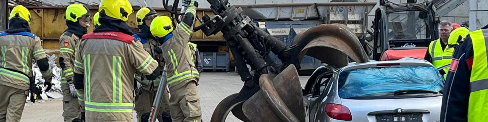 Vaardigheidstoets bij brandweer Rilland in Zeeland