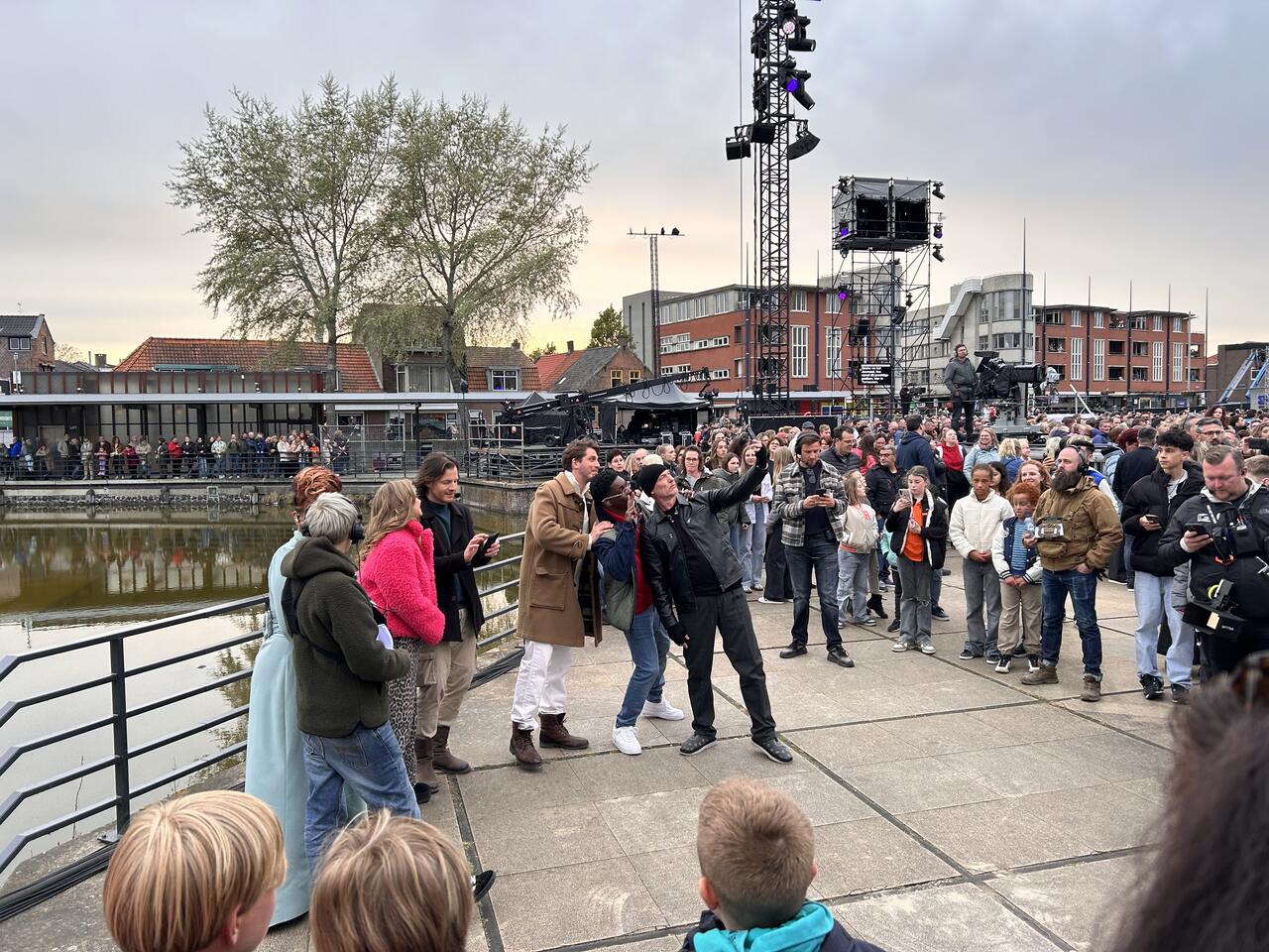 Acteurs van The Passion in Zeeland poseren voor foto