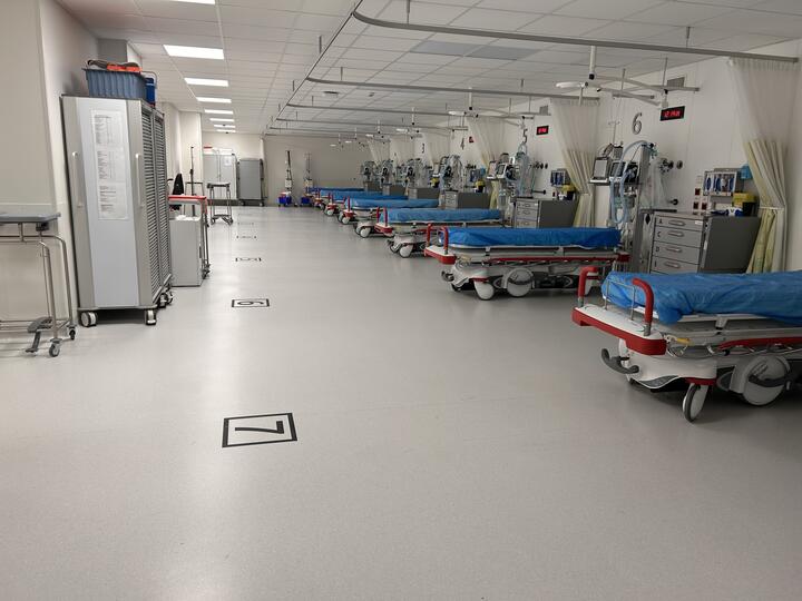 Calamiteitenhospitaal in Utrecht door Veiligheidsregio Zeeland bezicht