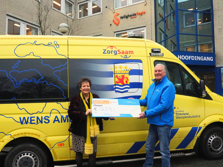 Donatie van Veiligheidsregio Zeeland aan stichting Zeeuwse WensAmbulance