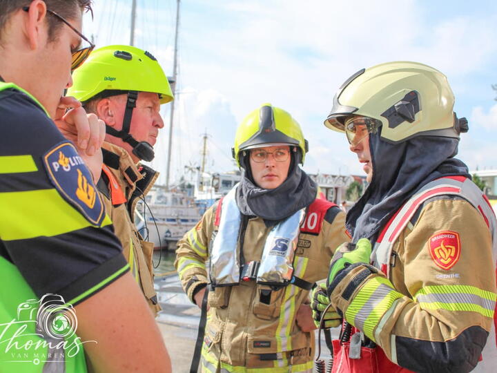 Politie helpt mij bij brandweer in Tholen
